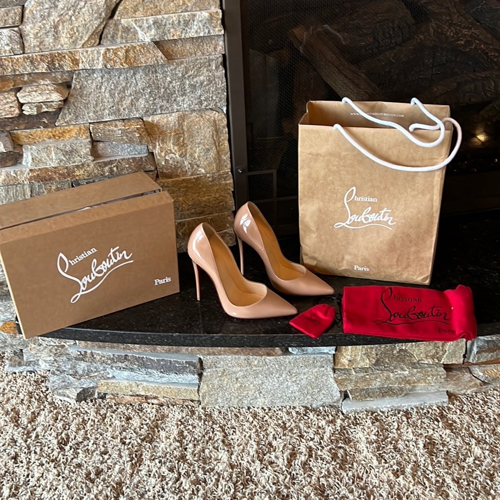 Women’s Christian Louboutin, so Kate, nude patent 120 size 36 made in Italy.
